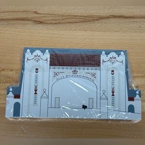 Cat’s Meow Alice McClelland Memorial, Eustis, Florida 1995. Wood Collectable